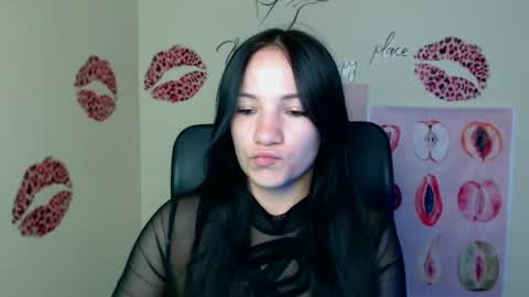 Snapshot of cutielady_ chatting on 06/09/26, 06:14 Emma online show from 06/09/26, 06:14