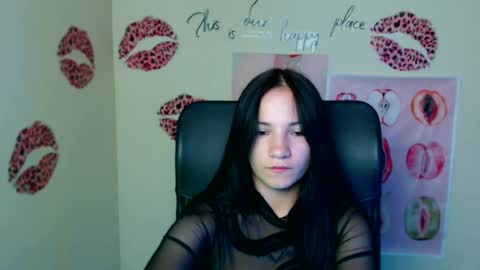 Snapshot of cutielady_ chatting on 06/11/26, 06:17 Emma online show from 06/11/26, 06:17