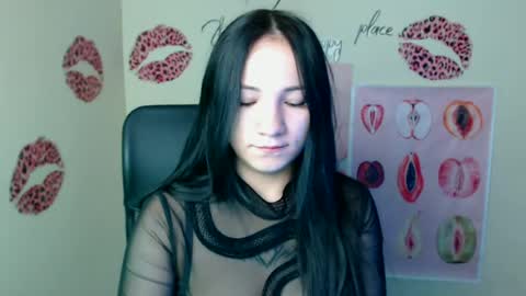 Snapshot of cutielady_ chatting on 06/14/26, 06:15 Emma online show from 06/14/26, 06:15