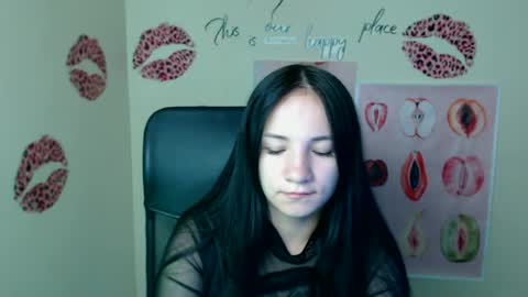 Snapshot of cutielady_ chatting on 06/15/26, 06:04 Emma online show from 06/15/26, 06:04