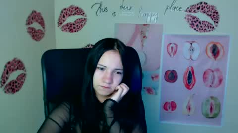 Snapshot of cutielady_ chatting on 06/17/26, 06:05 Emma online show from 06/17/26, 06:05