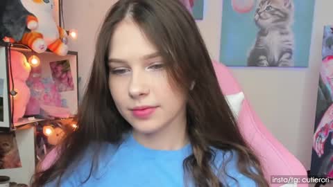 Rori  Instagram cutierori  online show from 12/13/24, 03:05