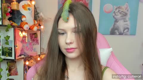 Rori  Instagram cutierori  online show from 12/29/24, 03:11