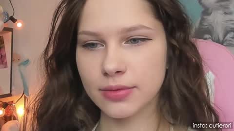 Rori  Instagram cutierori  online show from 02/28/25, 05:26