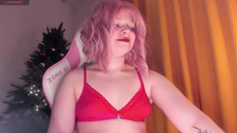 Snapshot of cutiesue chatting on 12/19/25, 09:33 CutieSue online show from 12/19/25, 09:33