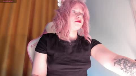 Snapshot of cutiesue chatting on 02/03/26, 02:10 CutieSue online show from 02/03/26, 02:10