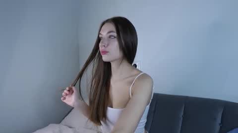 Snapshot of cutiewuwu chatting on 11/08/25, 05:29 Vivienne online show from 11/08/25, 05:29