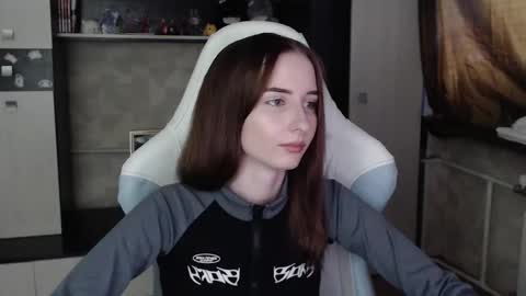 Cutti Crystal online show from 11/04/25, 03:05