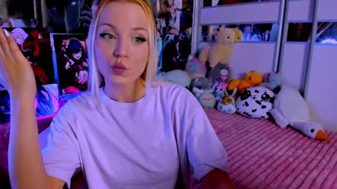 Snapshot of cuttie_ponyy chatting on 12/10/24, 09:33 Nora online show from 12/10/24, 09:33