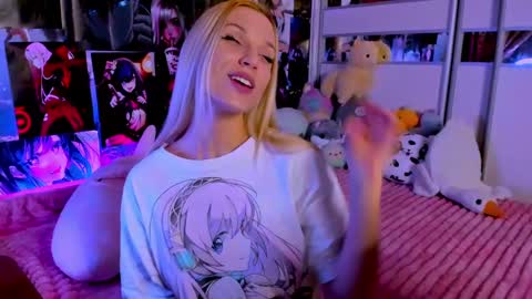 Snapshot of cuttie_ponyy chatting on 12/16/24, 12:37 Nora online show from 12/16/24, 12:37