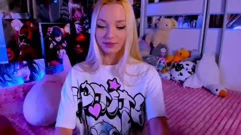 Snapshot of cuttie_ponyy chatting on 12/22/24, 09:31 Nora online show from 12/22/24, 09:31