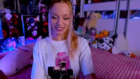 Snapshot of cuttie_ponyy chatting on 01/10/25, 09:42 Nora online show from 01/10/25, 09:42