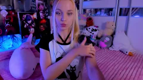 Snapshot of cuttie_ponyy chatting on 10/22/25, 08:30 Nora online show from 10/22/25, 08:30