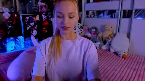 Snapshot of cuttie_ponyy chatting on 11/30/25, 09:19 Nora online show from 11/30/25, 09:19