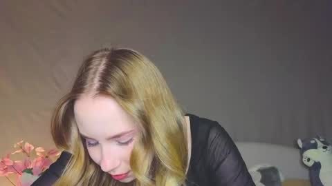 Snapshot of cuute_angell chatting on 12/17/24, 04:43 Virginia See you on Sunday online show from 12/17/24, 04:43