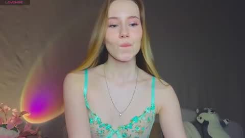 Snapshot of cuute_angell chatting on 01/12/25, 07:53 Virginia See you on Sunday online show from 01/12/25, 07:53