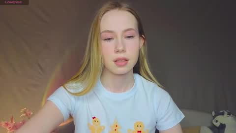 Snapshot of cuute_angell chatting on 01/13/25, 04:51 Virginia See you on Sunday online show from 01/13/25, 04:51