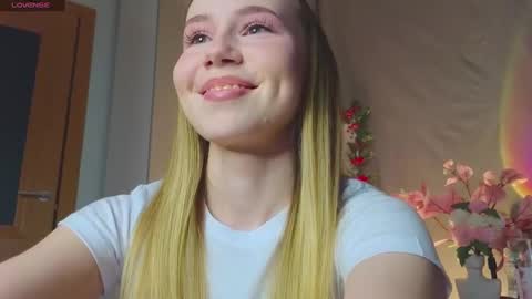 Snapshot of cuute_angell chatting on 01/16/25, 04:50 Virginia See you on Sunday online show from 01/16/25, 04:50