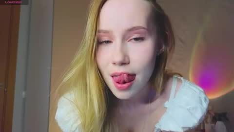 Snapshot of cuute_angell chatting on 01/19/25, 12:28 Virginia See you on Sunday online show from 01/19/25, 12:28