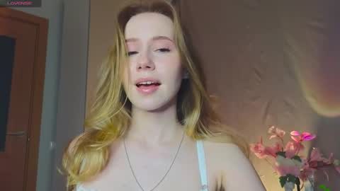 Snapshot of cuute_angell chatting on 02/13/25, 08:03 Virginia See you on Sunday online show from 02/13/25, 08:03