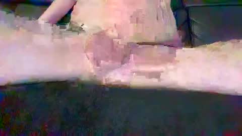 Snapshot of cwaddle chatting on 02/08/25, 06:01 cwaddle online show from 02/08/25, 06:01