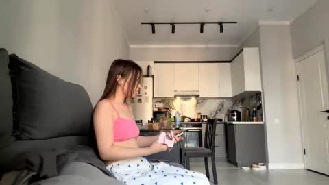 Snapshot of cwenecollins chatting on 09/09/25, 10:04 Akemi online show from 09/09/25, 10:04