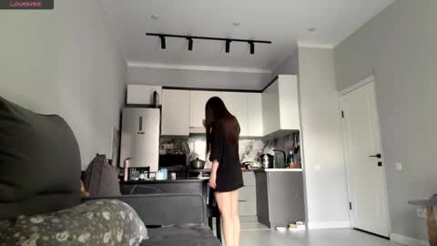 Snapshot of cwenecollins chatting on 09/11/25, 09:42 Akemi online show from 09/11/25, 09:42