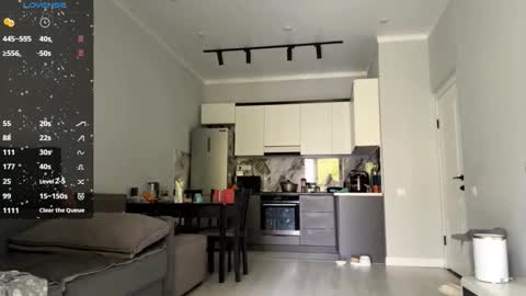 Snapshot of cwenecollins chatting on 09/16/25, 08:15 Akemi online show from 09/16/25, 08:15