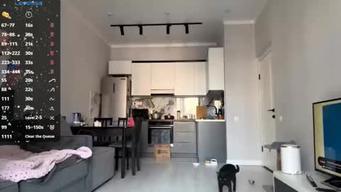 Snapshot of cwenecollins chatting on 09/18/25, 09:33 Akemi online show from 09/18/25, 09:33