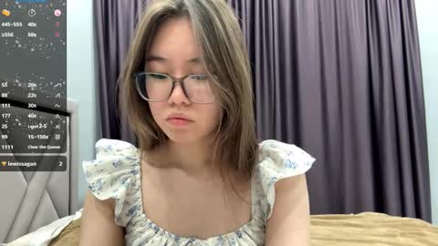 Snapshot of cwenecollins chatting on 10/14/25, 08:26 Akemi online show from 10/14/25, 08:26