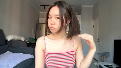 Snapshot of cwenecollins chatting on 10/28/25, 08:40 Akemi online show from 10/28/25, 08:40