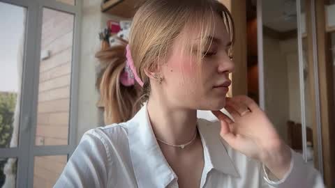 Im Emi streaming with my friend Reyna today online show from 04/11/26, 01:15