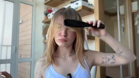 Im Emi streaming with my friend Reyna today online show from 04/17/26, 11:24