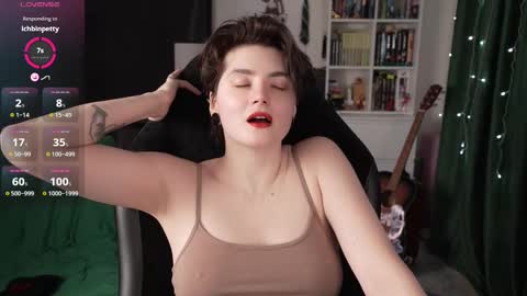 Snapshot of cybersamuraii chatting on 03/03/25, 08:21 Helen Blossom online show from 03/03/25, 08:21