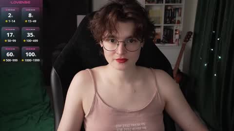 Snapshot of cybersamuraii chatting on 09/09/25, 08:52 Helen Blossom online show from 09/09/25, 08:52