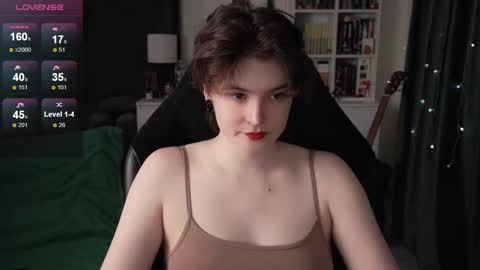 Snapshot of cybersamuraii chatting on 11/26/25, 08:32 Helen Blossom online show from 11/26/25, 08:32