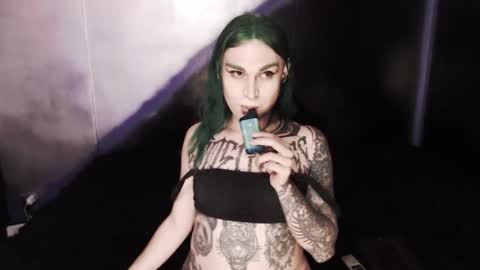 Nikki online show from 02/19/25, 10:42