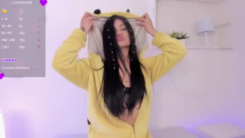 Snapshot of cylie_lee chatting on 03/10/25, 03:45 Cylie online show from 03/10/25, 03:45