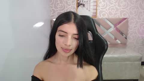 Snapshot of cynthia_ch chatting on 10/18/25, 03:42 CINTIA ARAUJO online show from 10/18/25, 03:42