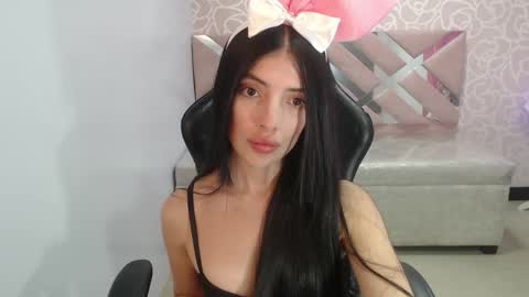 Snapshot of cynthia_ch chatting on 10/19/25, 03:18 CINTIA ARAUJO online show from 10/19/25, 03:18