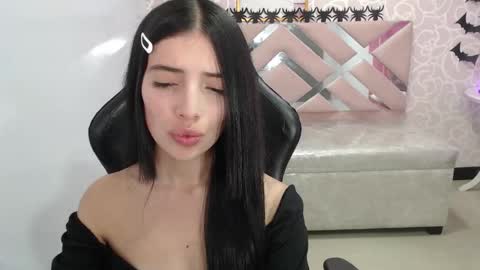 Snapshot of cynthia_ch chatting on 10/28/25, 03:43 CINTIA ARAUJO online show from 10/28/25, 03:43