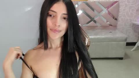 Snapshot of cynthia_ch chatting on 11/25/25, 03:28 CINTIA ARAUJO online show from 11/25/25, 03:28