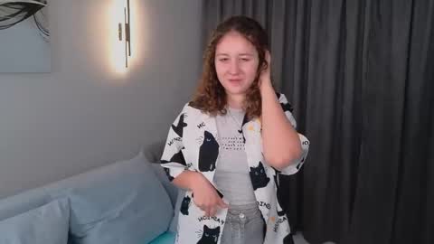Snapshot of cynthia_myers chatting on 10/21/25, 02:07 Lola online show from 10/21/25, 02:07
