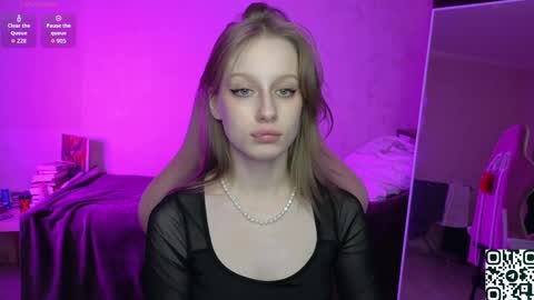 Snapshot of cyyberwhore chatting on 04/27/26, 12:52 cyyberwhore online show from 04/27/26, 12:52