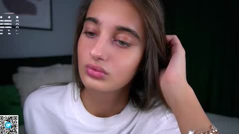 Isabella online show from 10/20/25, 12:55