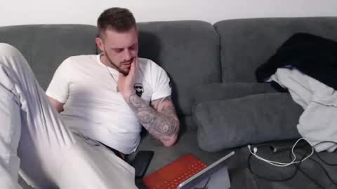 Snapshot of d3niis77 chatting on 12/17/25, 02:56 d3niis77 online show from 12/17/25, 02:56