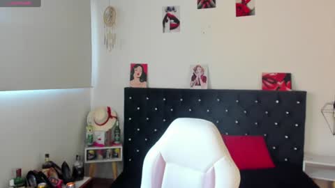 Snapshot of d_martii chatting on 01/19/25, 12:28 Mia online show from 01/19/25, 12:28