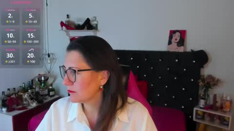 Snapshot of d_martii chatting on 03/08/25, 11:27 Mia online show from 03/08/25, 11:27