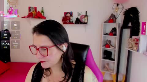 Snapshot of d_martii chatting on 09/18/25, 12:40 Mia online show from 09/18/25, 12:40