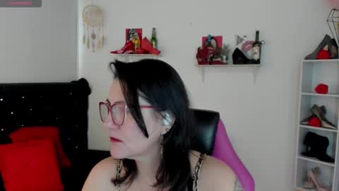 Snapshot of d_martii chatting on 09/20/25, 11:22 Mia online show from 09/20/25, 11:22